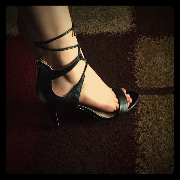 Black heels - Picture 1 of 3
